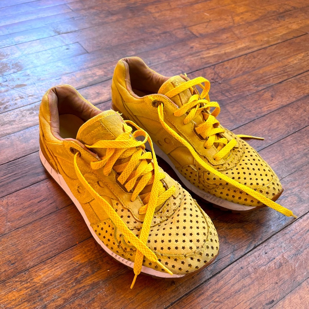 Saucony vintage tennis shoes